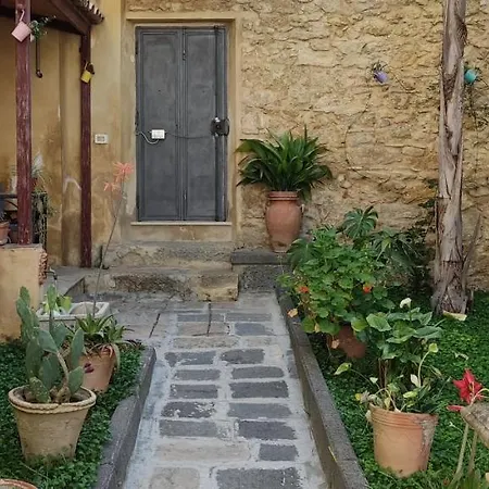 Giardinetto Papale, Centralissimo カルタジローネ