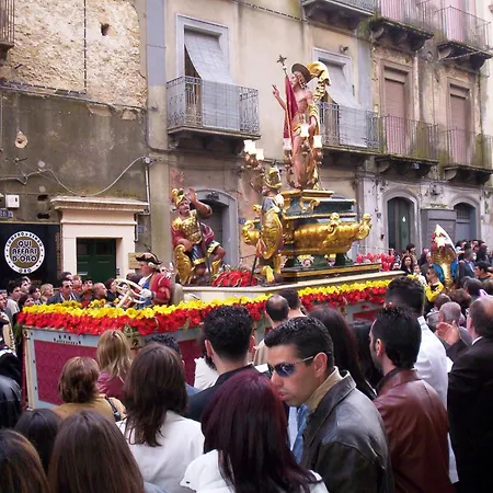 Giardinetto Papale, Centralissimo Caltagirone